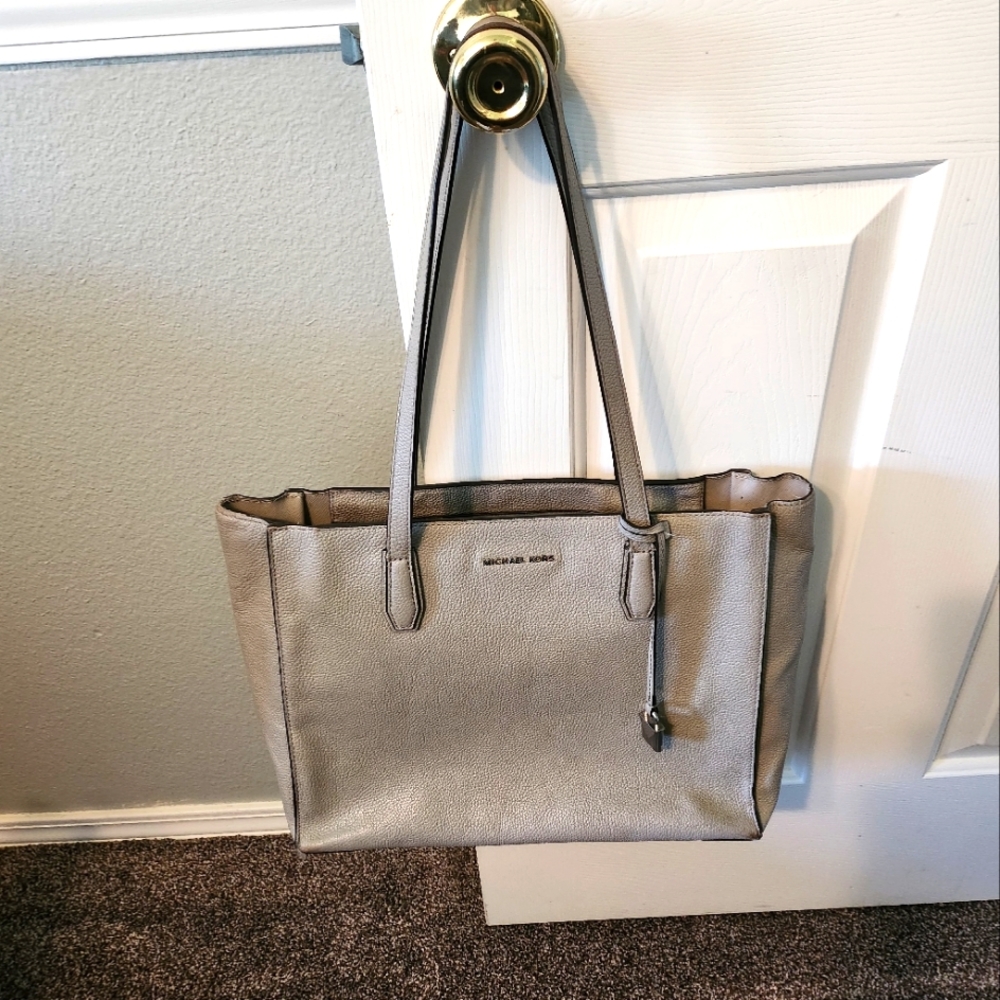 Michael Kors Mercer light gray tote